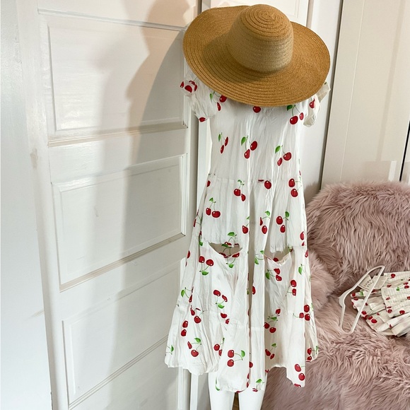 dress addict Dresses & Skirts - 🛑🛑🛑🍒 FLOWY DRESS